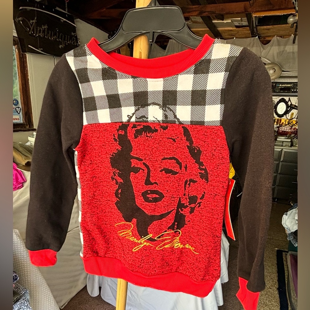 NWT Marilyn Monroe Sweatshirt Size 7 fleece inside